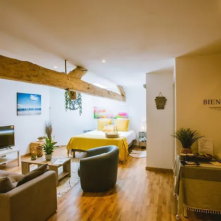 La Grange De Cablanc Bed & Breakfast *
